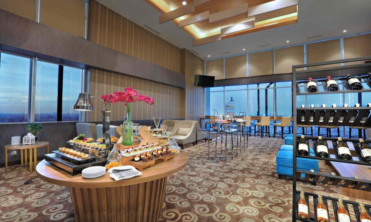 Aston Kartika Grogol Hotel & Conference Center Джакарта Экстерьер фото